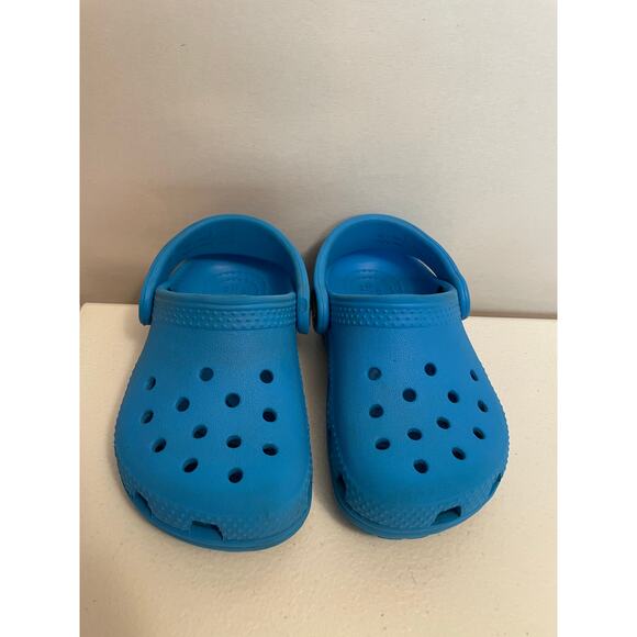 CROCS 2 pair children‎ size 6 Blue pair and Shark gray/black EUC - Picture 15 of 16